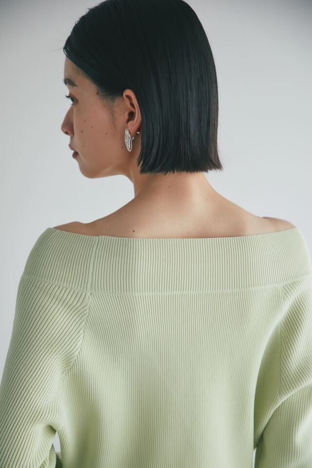 オフショルペプラムスポンジニット