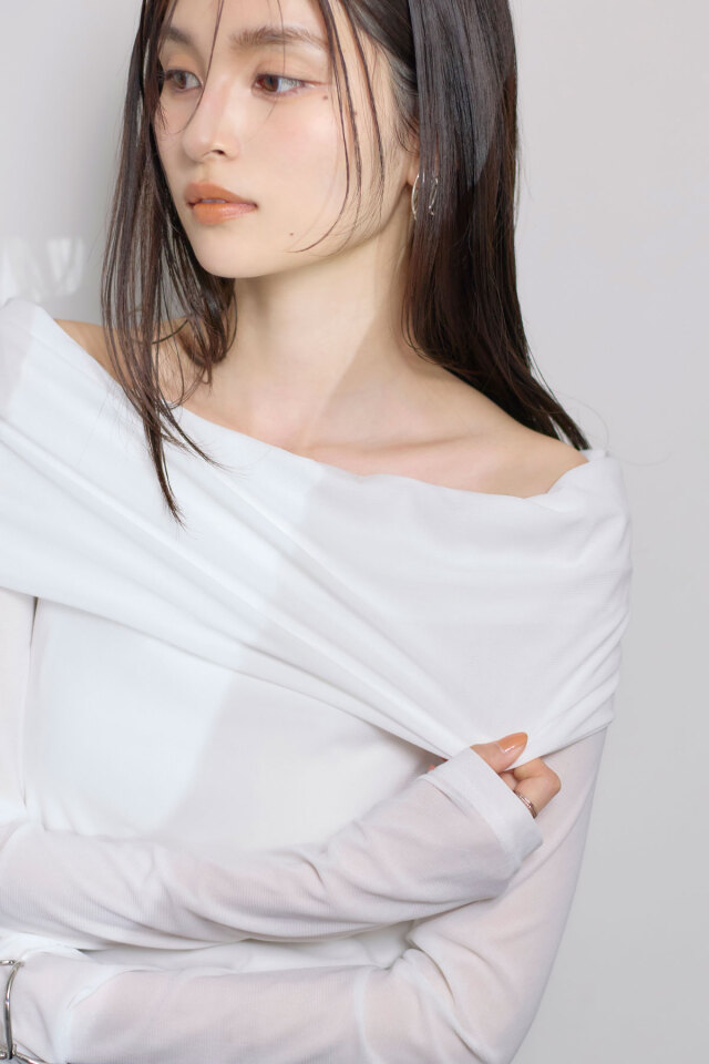 チュールオフショルプルオーバー