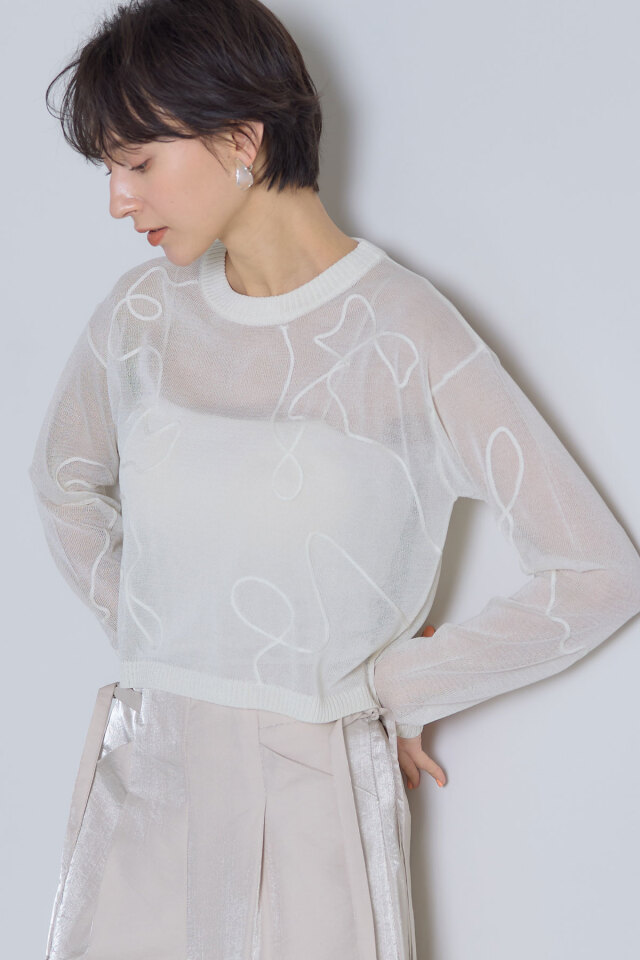コード刺繍入りニットプルオーバー