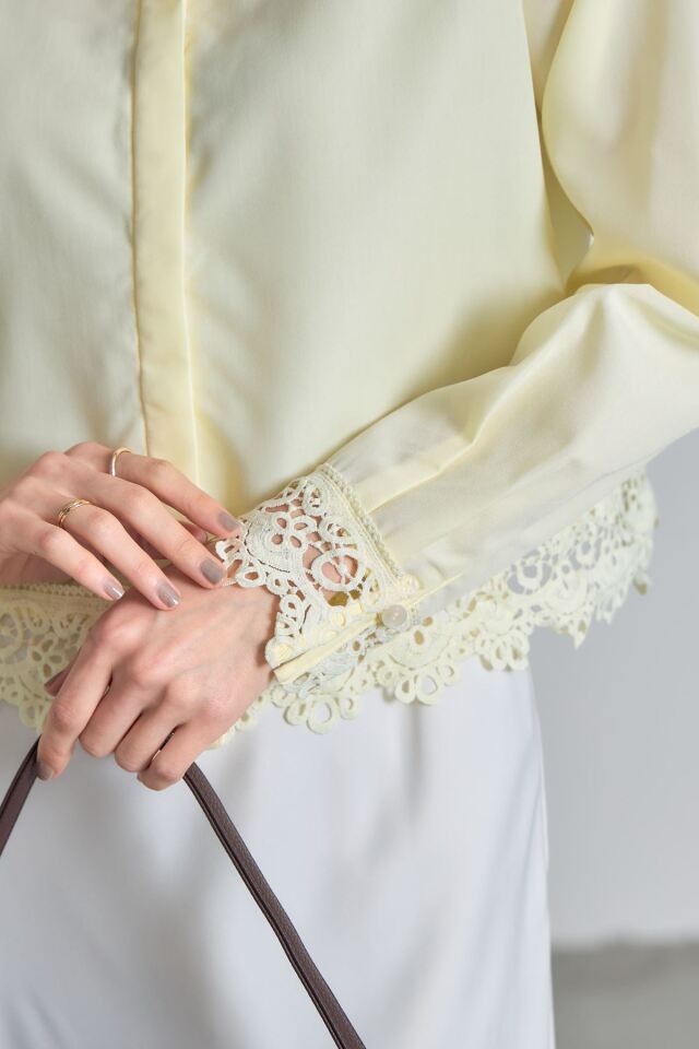 裾レースブラウス