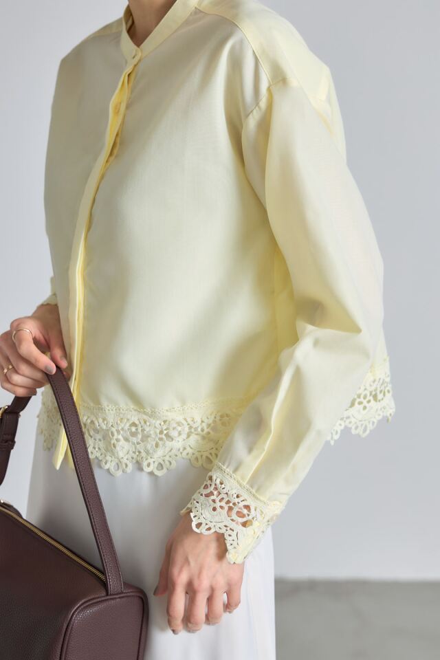 裾レースブラウス