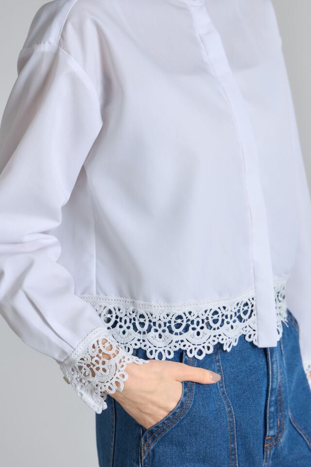 裾レースブラウス