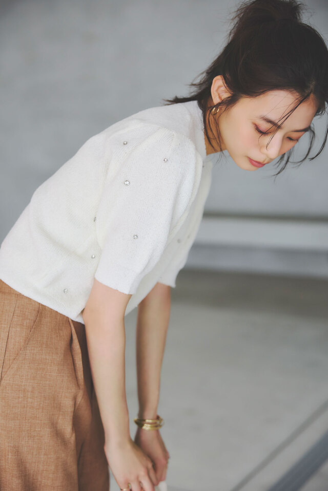 なぬ 松木育未さん着用】ランダムビジューニットプルオーバー