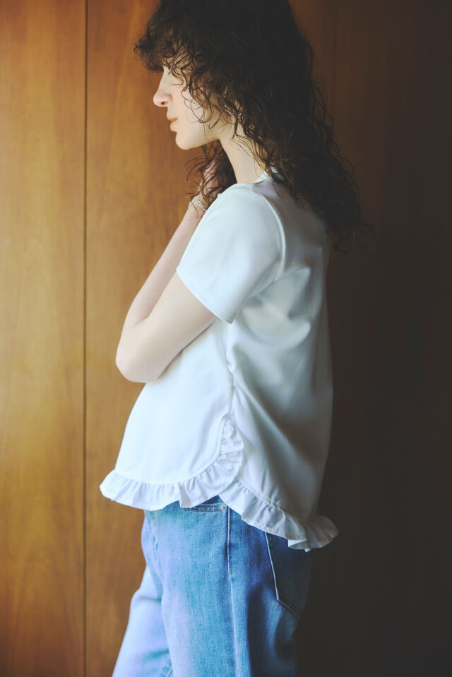 ラウンドヘムフリルTシャツ