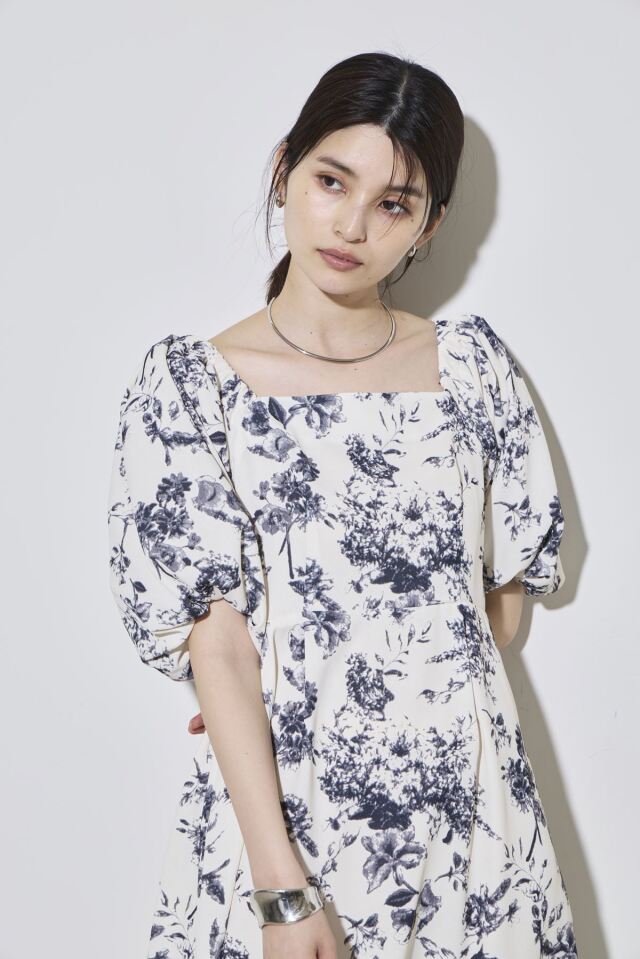 花柄スクエアバルーンワンピース
