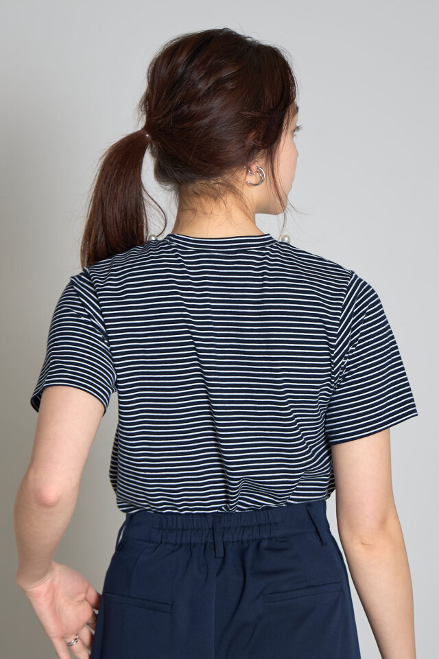 パール付きTシャツ