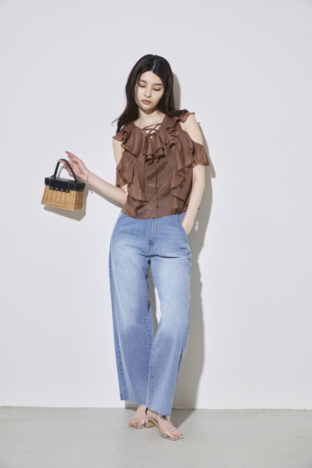 レースアップラッフルブラウス