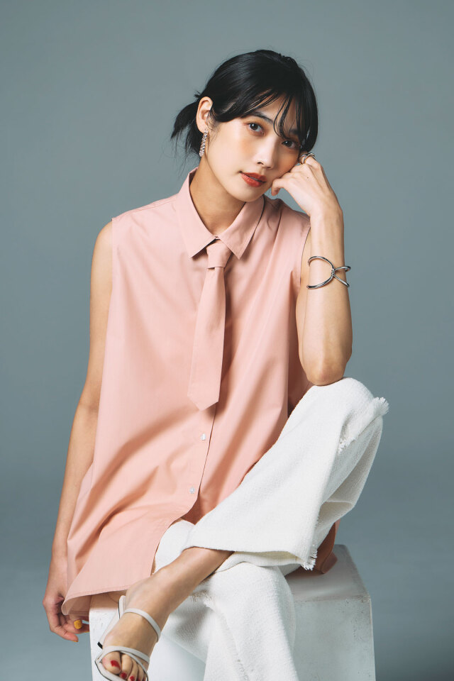 林田岬優さん着用】ネクタイ付きノースリブラウス
