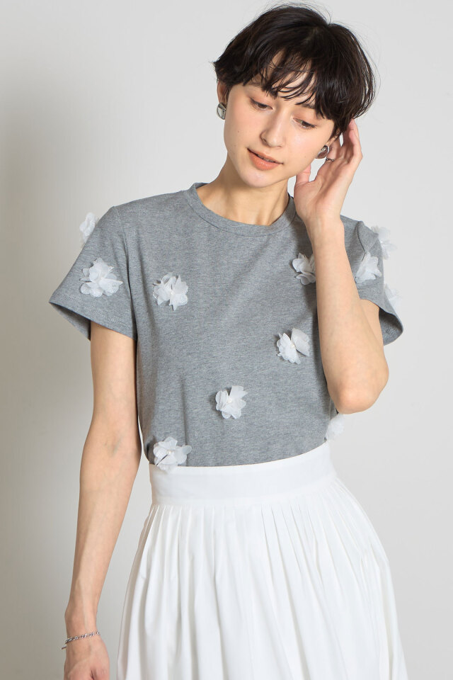 フラワーモチーフTシャツ