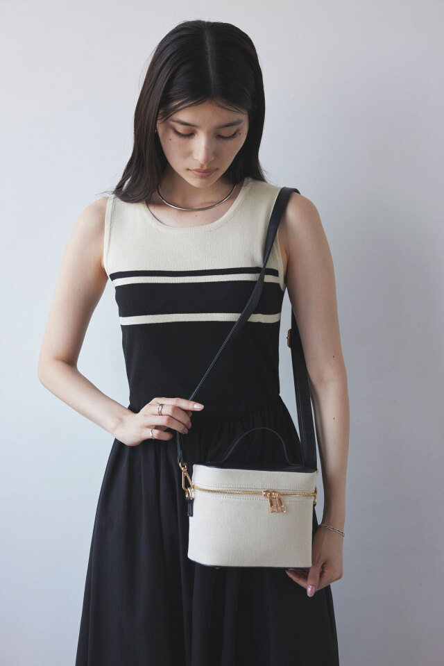 美品　JUICY COUTURE バニティバッグ　かばん　ミラー付き　ブラック Juicy Couture Shoulder Bag In Black | ModeSens