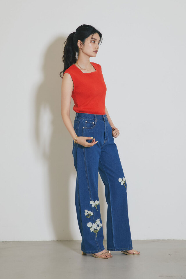 美香さん着用】フラワー刺繍デニムパンツ