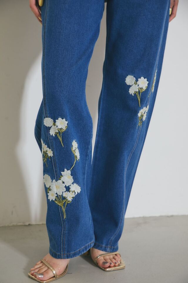 ムーミン刺繍デニムパンツ 美香さん着用】フラワー刺繍デニムパンツ