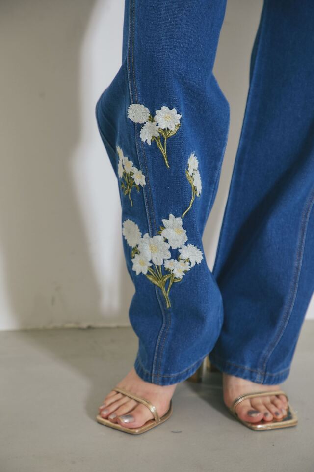 ムーミン刺繍デニムパンツ 美香さん着用】フラワー刺繍デニムパンツ