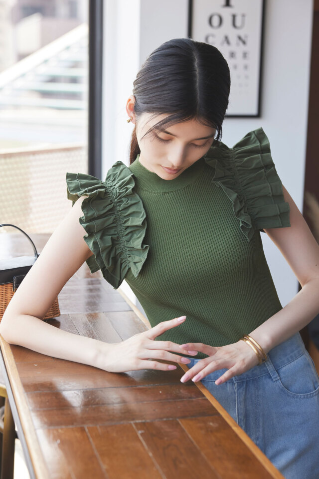 フリルショルダーニットプルオーバー