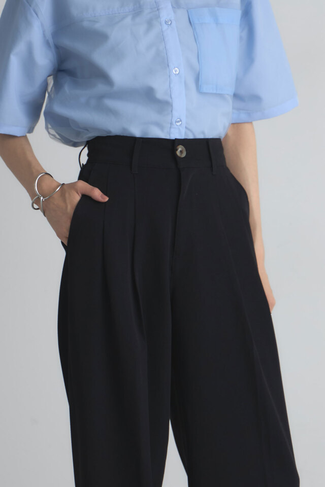 タックワイドパンツ