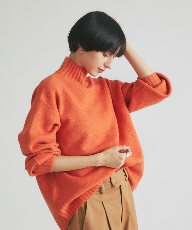 バックスリットハイネックニットプルオーバー