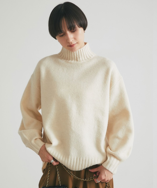 バックスリットハイネックニットプルオーバー
