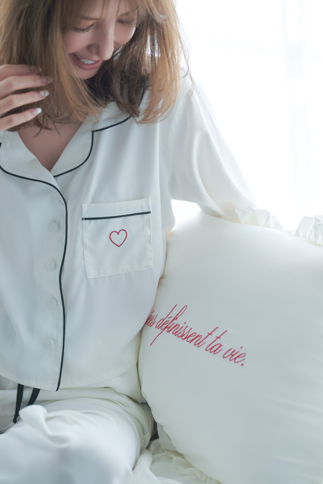 新品未使用フリル付きピローシャム2点 楽天市場】枕カバー サテンピローケース 髪と肌用 フリル枕