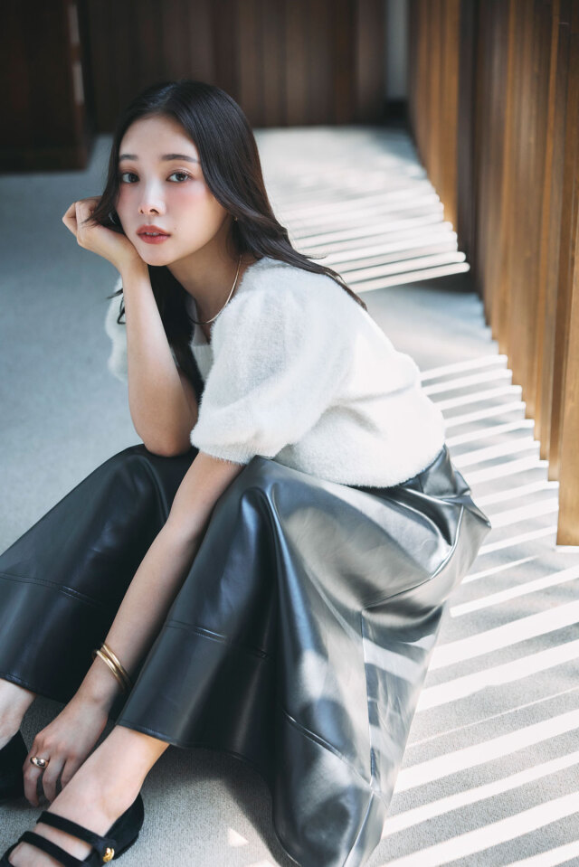 稲垣莉生さん着用】ハイウエストフェイクレザーフレアスカート