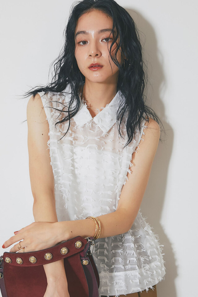 フリンジジャガードノースリーブブラウス