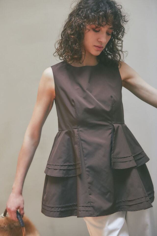 ノースリペプラムフリルブラウス