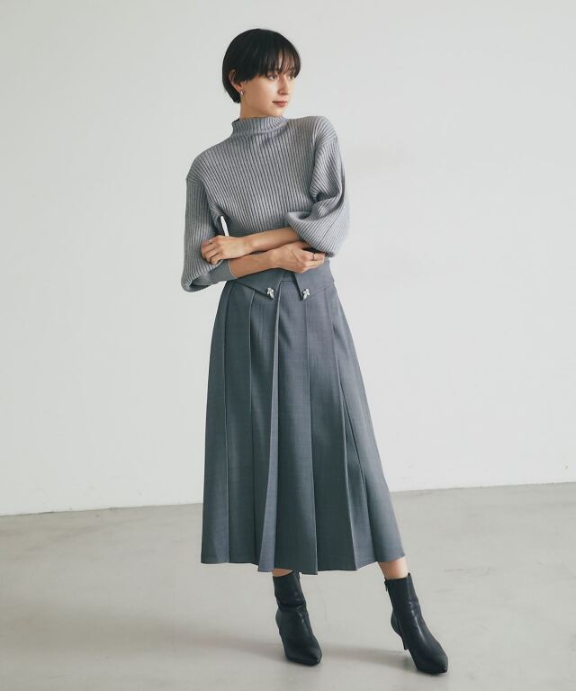 ボリュームスリーブボトルネックニット