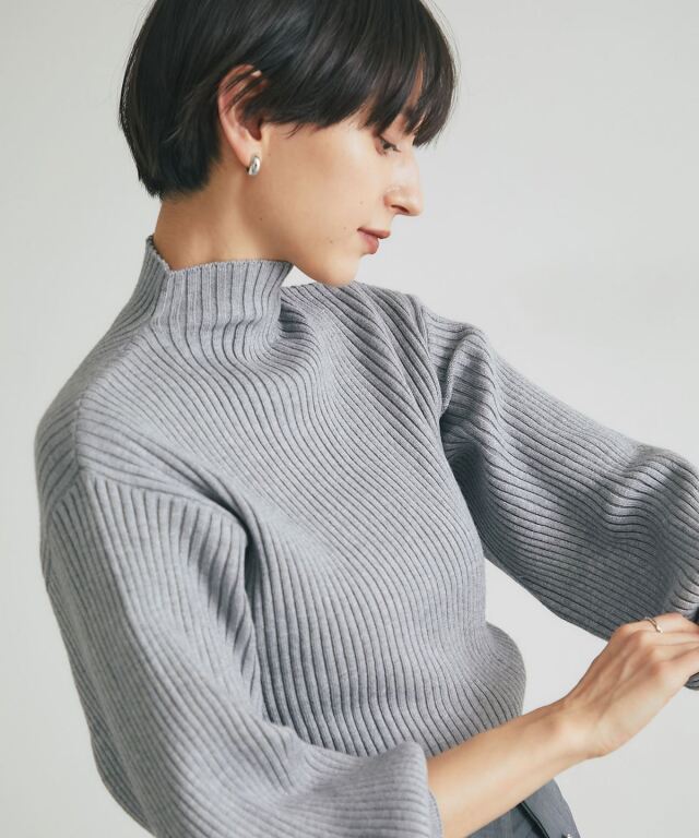 ボリュームスリーブボトルネックニット