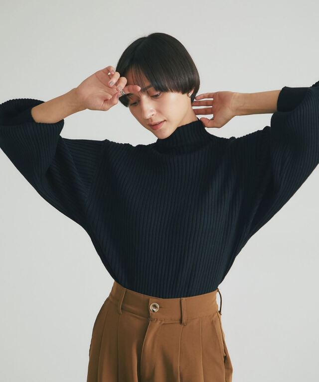 ボリュームスリーブボトルネックニット