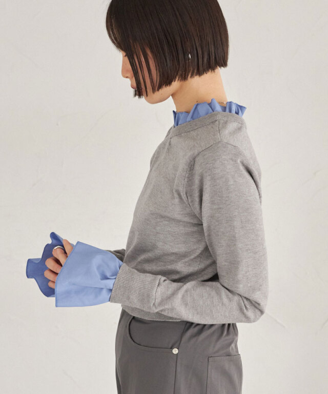 ドッキングフリルネックニット