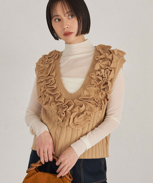 リブフリル付きニットベスト