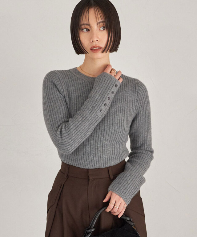 裏フェザークルーネックニット