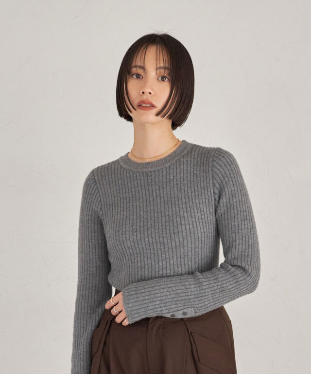 裏フェザークルーネックニット