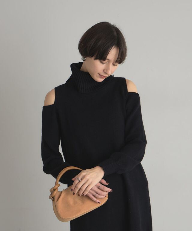 タートルネックニットワンピース