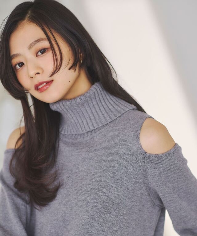 タートルネックニットワンピース