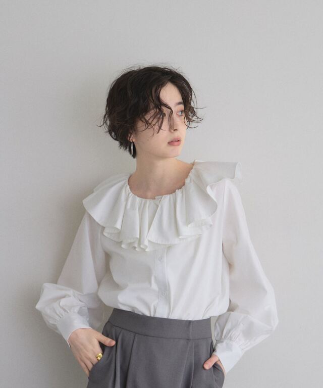 フリル衿ブラウス