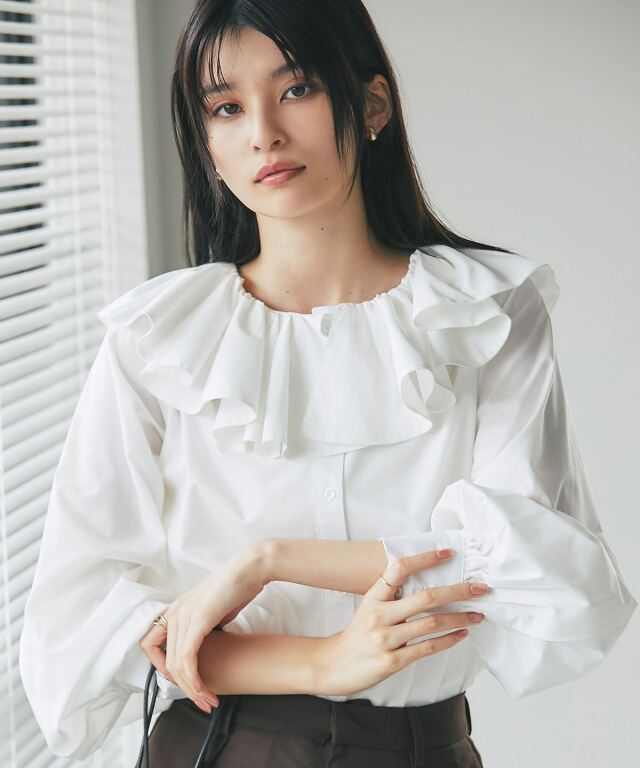 フリル衿ブラウス