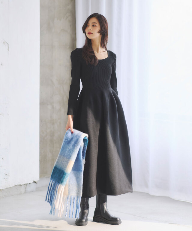 スクエアネックニットワンピース