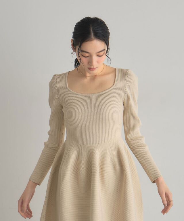 スクエアネックニットワンピース