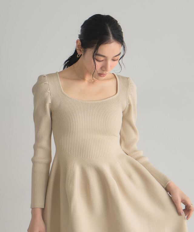 スクエアネックニットワンピース
