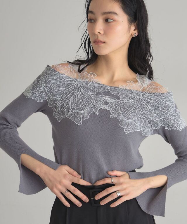 【新品未使用】SNIDEL レースショルダーセーター グレー SNIDEL（スナイデル）の「レーストリミングオフショルプルオーバー