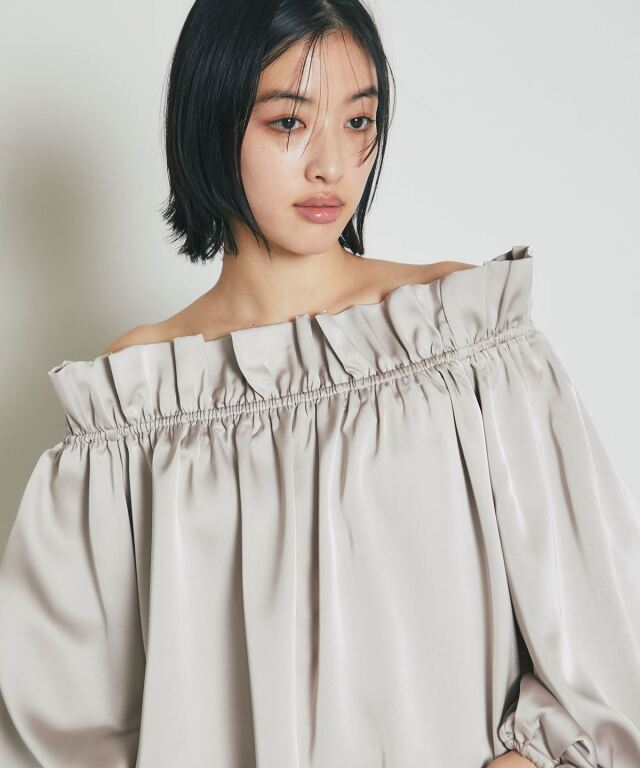 2WAYサテンフリルブラウス