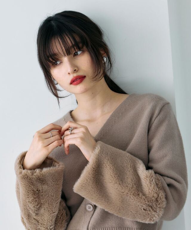 袖ファーつきブイニットカーディガン 美香さん着用】袖ファー付きカーディガン