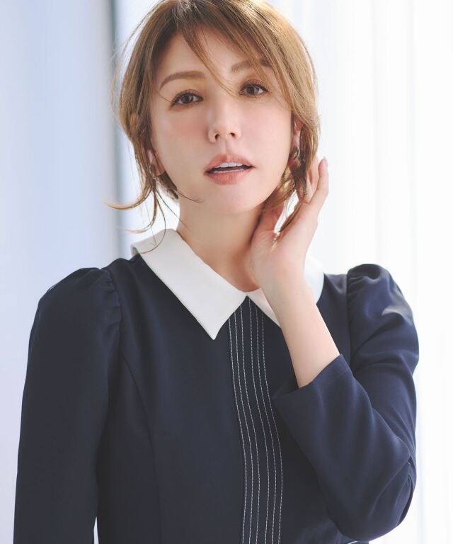 美香さん着用】2WAY襟配色ステッチワンピース