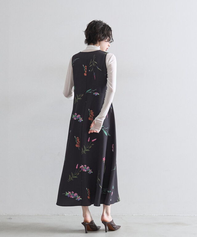 ドイツ製のガラス工芸品で、ハンドペイントまたはエナメル彩で花柄が