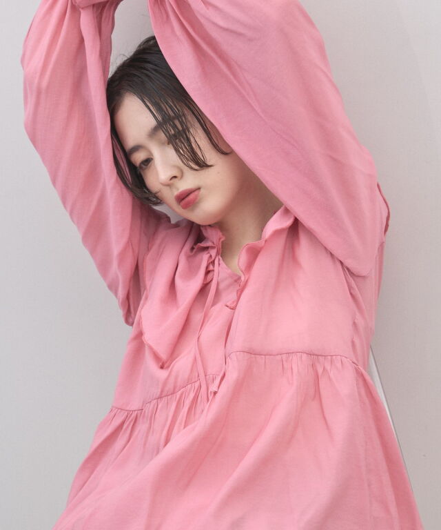 オフィシャルサイト限定】フラワーフリルスリーブトップス