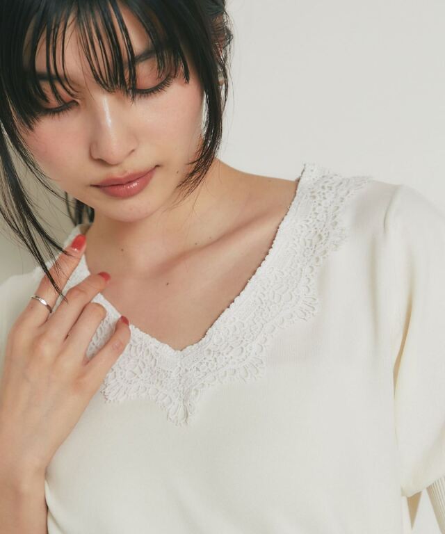 レーストリミングVネックニット