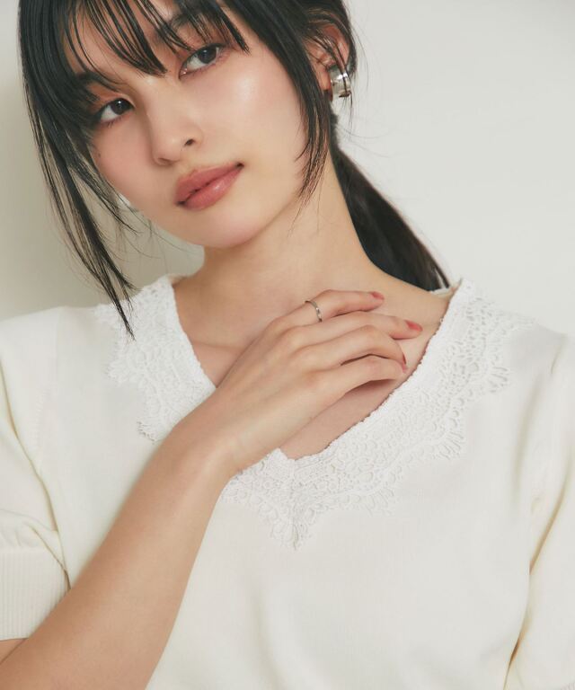 レーストリミングVネックニット