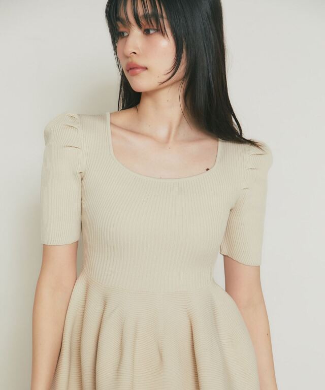 スクエアネックニットワンピース（半袖）