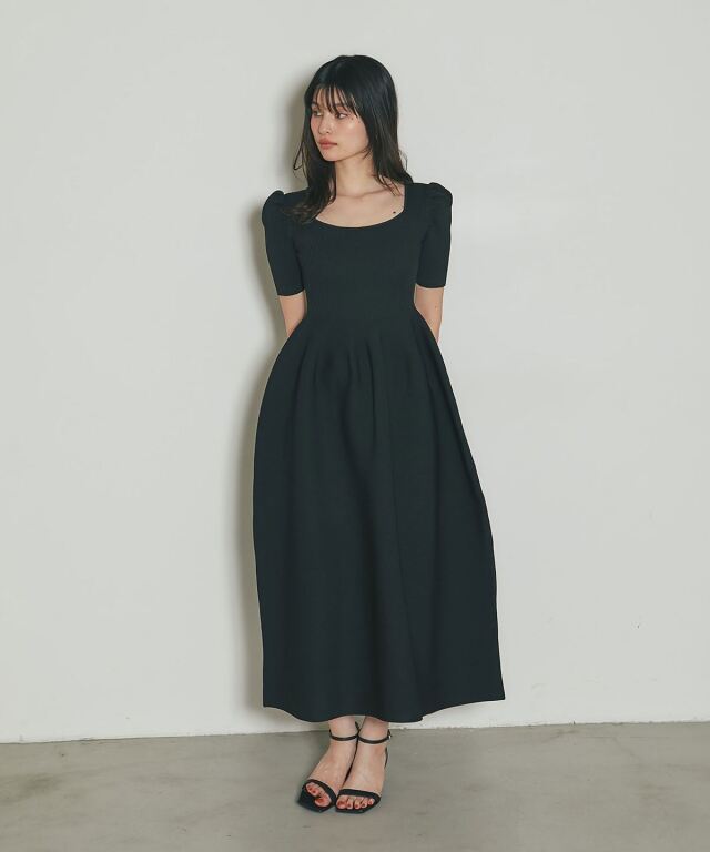 スクエアネックニットワンピース（半袖）