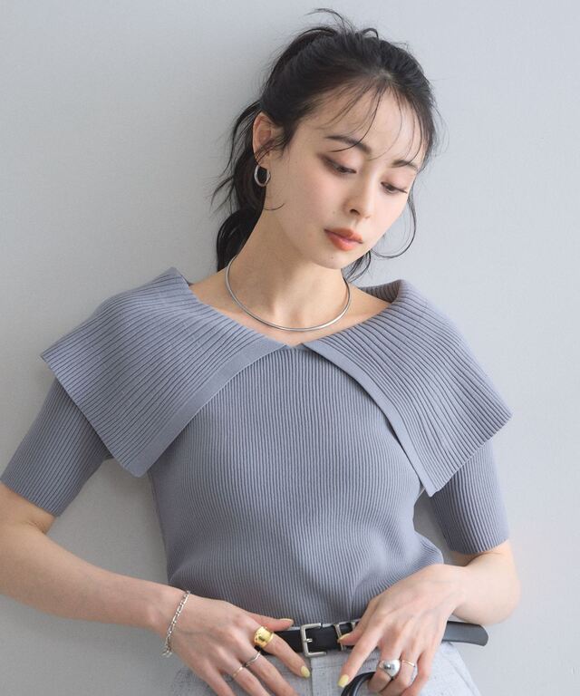 ケープ衿ニット